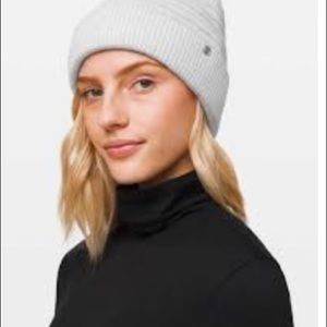Lulu Lemon Sweet and Sherpa Beanie, light gray heather, one size, NWT